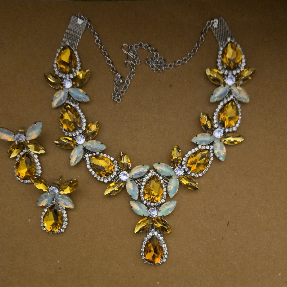 Elegant Yellow and Silver Necklace Set